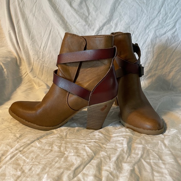 American Eagle Outfitters brown/burgundy booties - Picture 8 of 9
